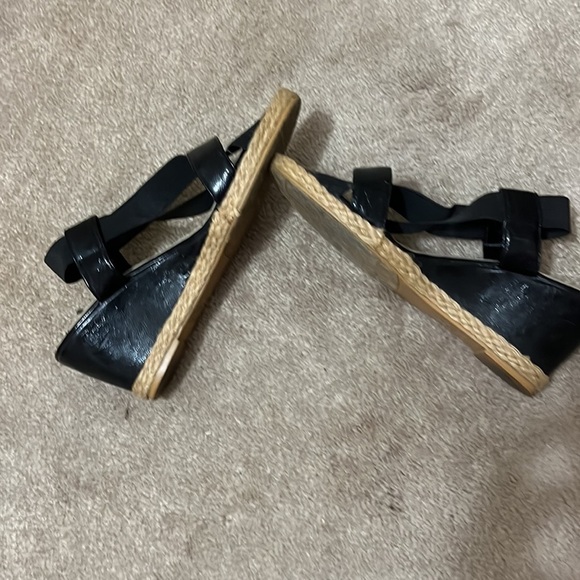 J Renee Crisscrossed Black Wedge Sz 8.5 Espadrilles Casual - Picture 4 of 5